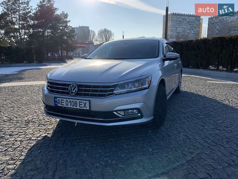 Седан Volkswagen Passat 2016 в Днепре