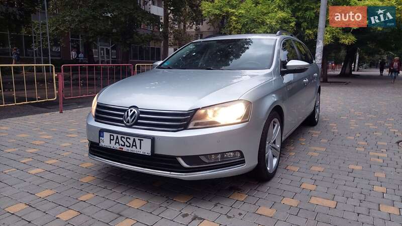 Універсал Volkswagen Passat 2013 в Одесі
