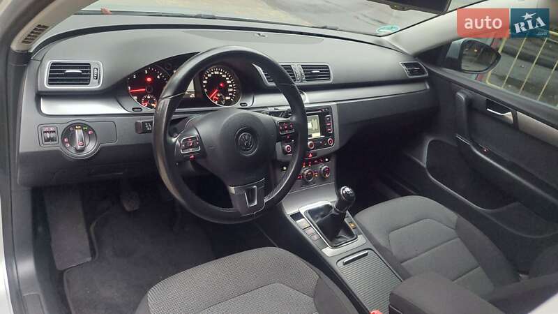 Універсал Volkswagen Passat 2013 в Одесі