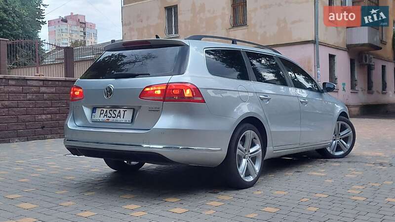 Універсал Volkswagen Passat 2013 в Одесі