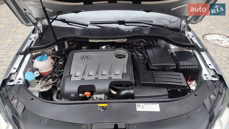 Універсал Volkswagen Passat 2013 в Одесі