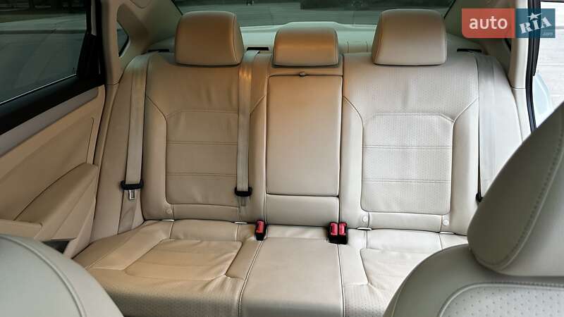 Седан Volkswagen Passat 2012 в Кривом Роге