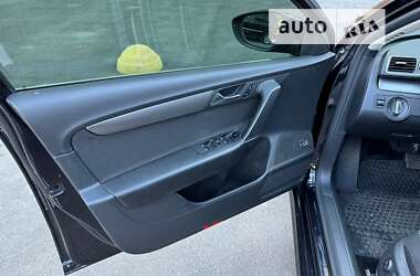 Универсал Volkswagen Passat 2011 в 