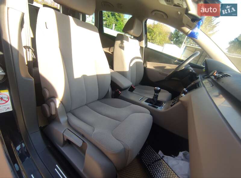 Універсал Volkswagen Passat 2009 в Старокостянтинові