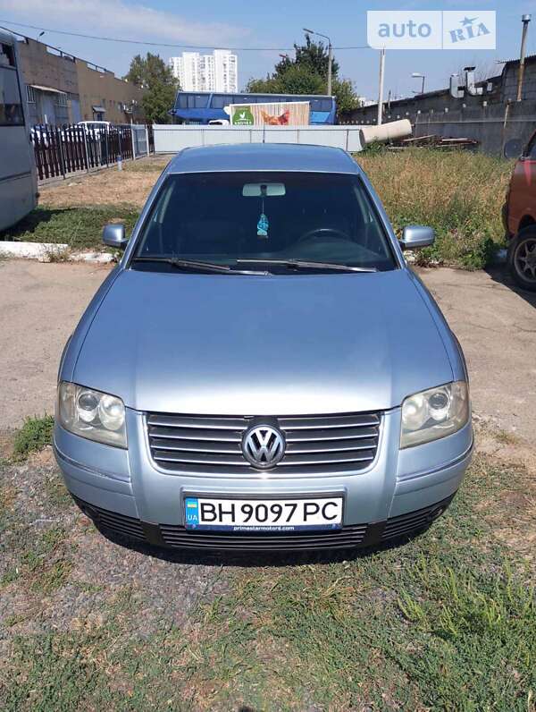 Седан Volkswagen Passat 2002 в Одессе