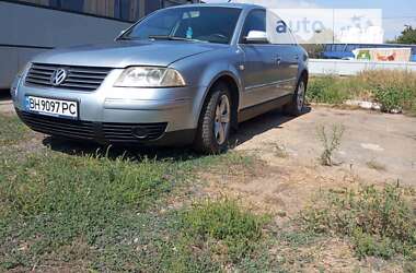 Седан Volkswagen Passat 2002 в Одессе