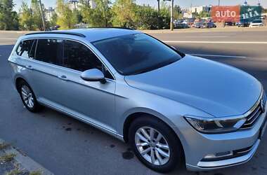 Универсал Volkswagen Passat 2017 в Киеве