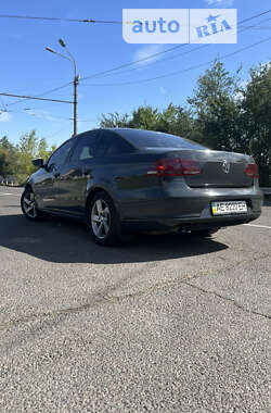 Седан Volkswagen Passat 2012 в Дніпрі