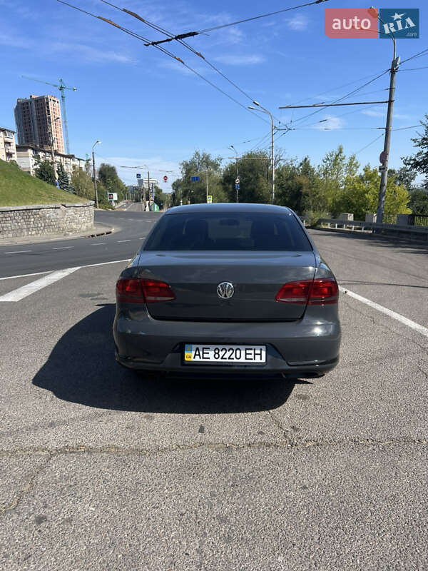 Седан Volkswagen Passat 2012 в Дніпрі