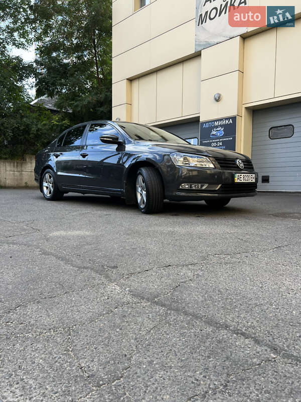 Седан Volkswagen Passat 2012 в Дніпрі