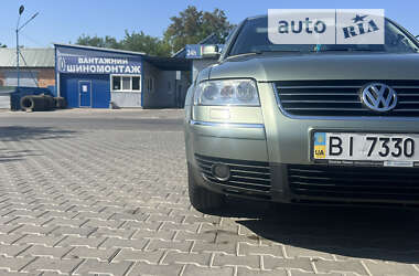 Седан Volkswagen Passat 2003 в Гадяче