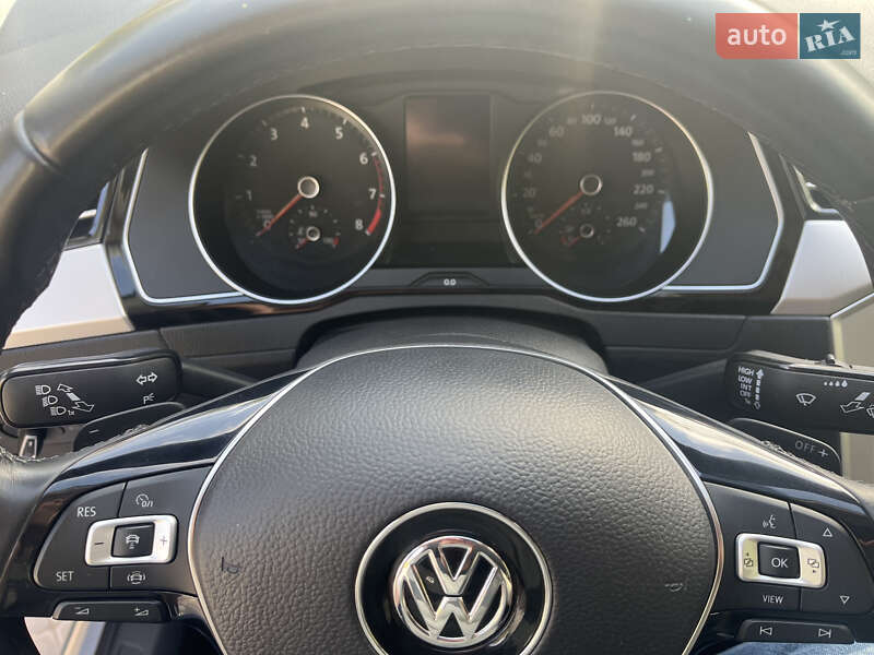 Седан Volkswagen Passat 2018 в Кривом Роге