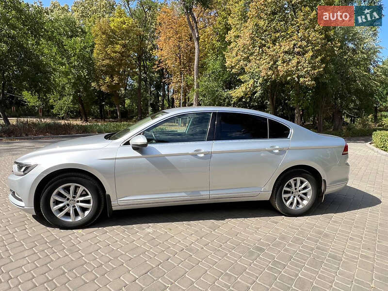 Седан Volkswagen Passat 2018 в Кривом Роге