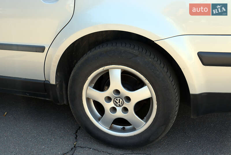 Седан Volkswagen Passat 1999 в Попельне