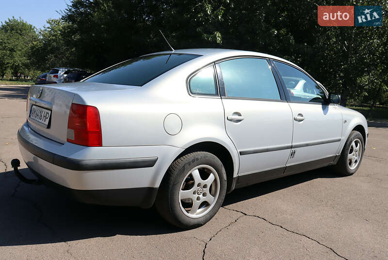 Седан Volkswagen Passat 1999 в Попельне