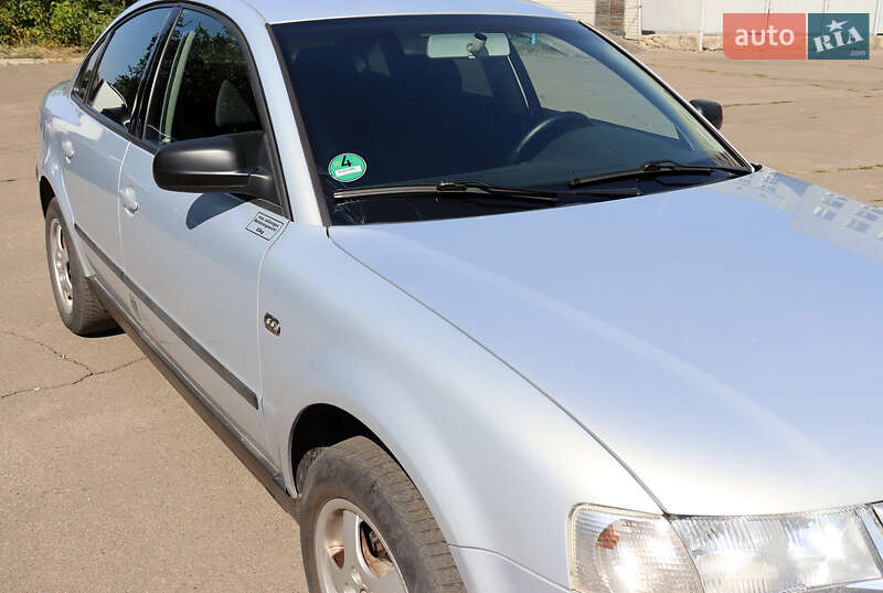 Седан Volkswagen Passat 1999 в Попельне