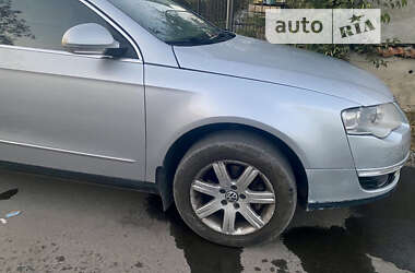 Седан Volkswagen Passat 2005 в Зборові