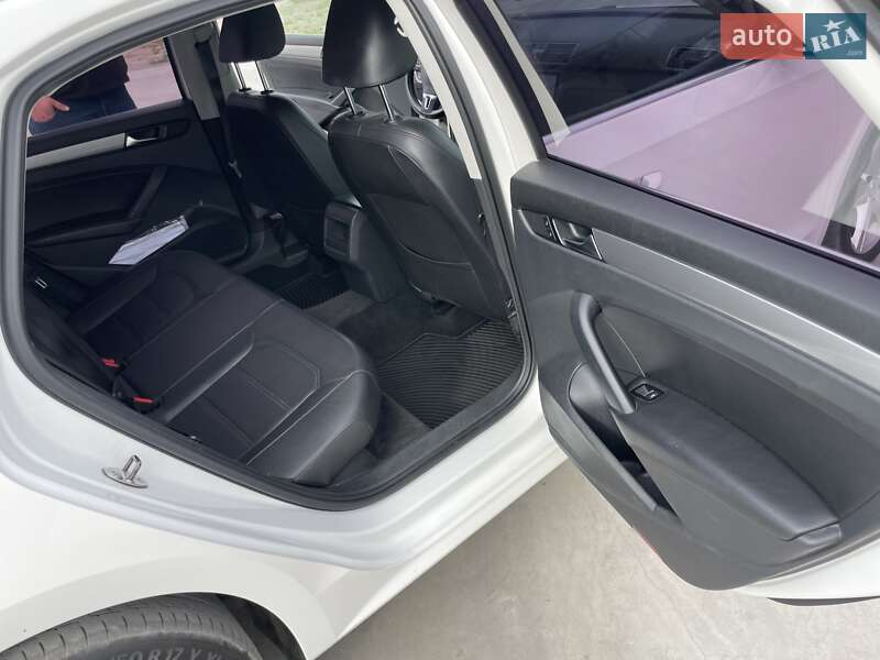 Седан Volkswagen Passat 2014 в Кременчуге