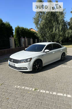 Седан Volkswagen Passat 2016 в Василькові