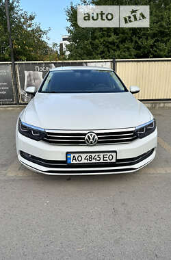 Седан Volkswagen Passat 2016 в Сваляве