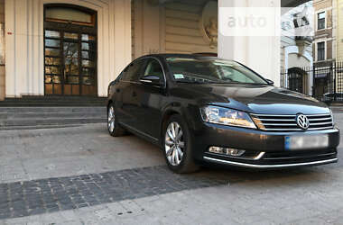 Седан Volkswagen Passat 2012 в Львове