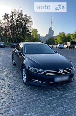 Седан Volkswagen Passat 2018 в Харькове