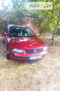 Седан Volkswagen Passat 1999 в Харькове