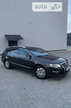 Универсал Volkswagen Passat 2008 в Бориславе