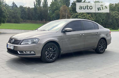 Седан Volkswagen Passat 2011 в Кременчуці