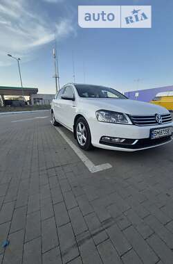 Универсал Volkswagen Passat 2012 в Сумах