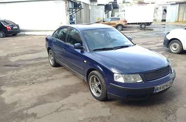 Седан Volkswagen Passat 1998 в Киеве