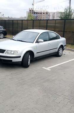 Седан Volkswagen Passat 1999 в Луцьку