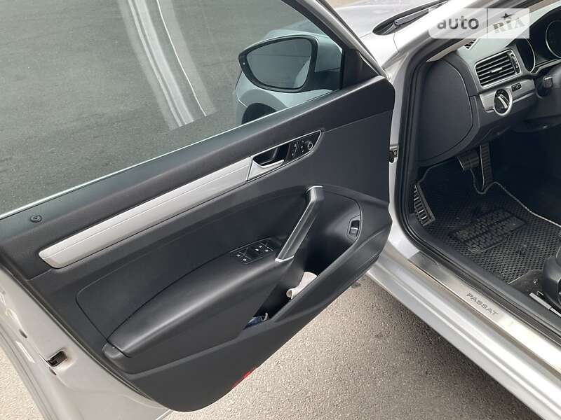 Седан Volkswagen Passat 2016 в Одессе