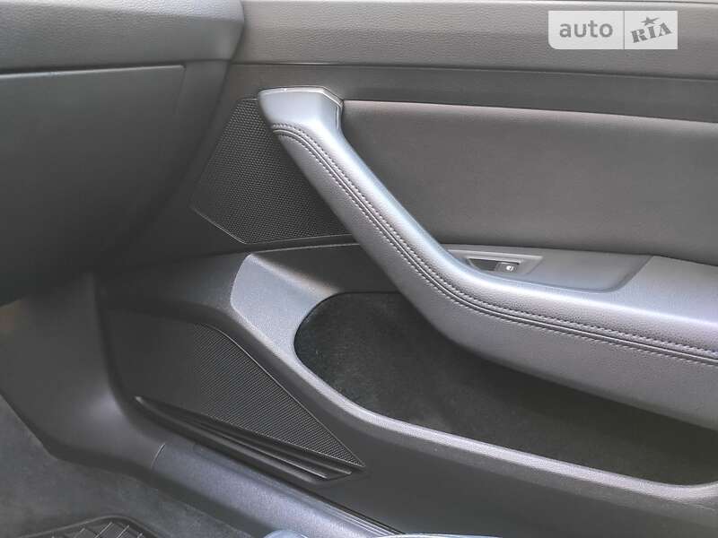 Універсал Volkswagen Passat 2017 в Львові