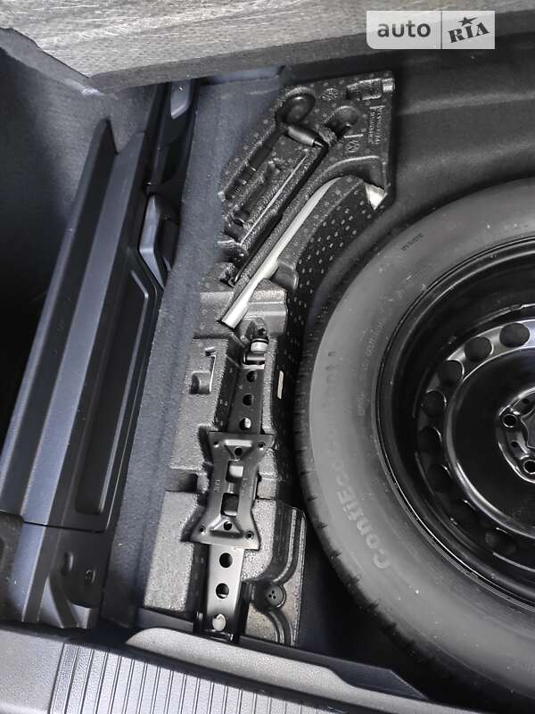 Універсал Volkswagen Passat 2017 в Львові