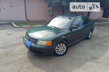 Седан Volkswagen Passat 2000 в Покровську