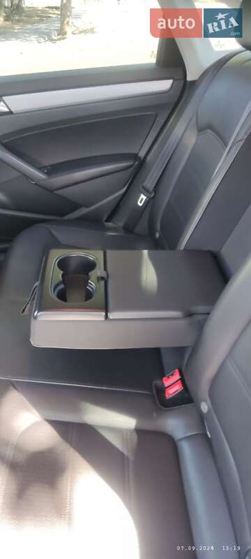 Седан Volkswagen Passat 2013 в Александрие