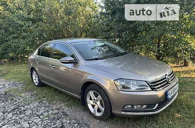 Седан Volkswagen Passat 2011 в Києві