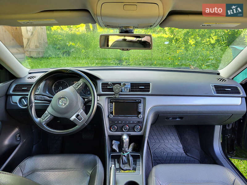 Седан Volkswagen Passat 2013 в Сокале