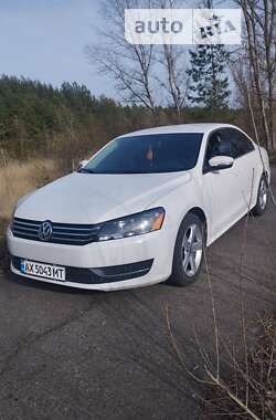 Седан Volkswagen Passat 2013 в Краснограді