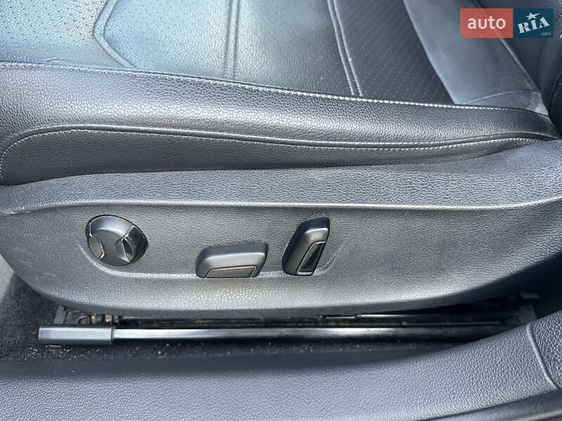 Седан Volkswagen Passat 2016 в Тернополе