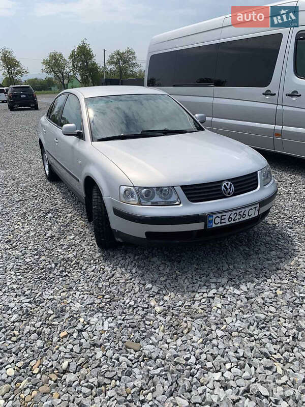 Седан Volkswagen Passat 1997 в Черновцах