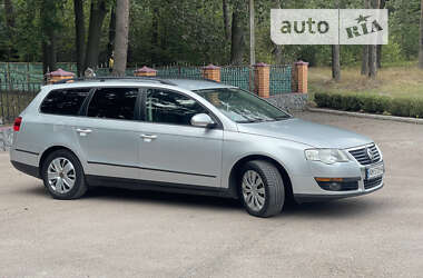 Универсал Volkswagen Passat 2010 в Житомире