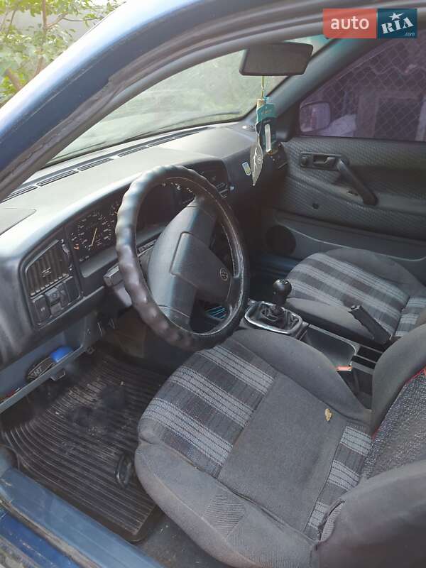 Седан Volkswagen Passat 1989 в Кагарлыке