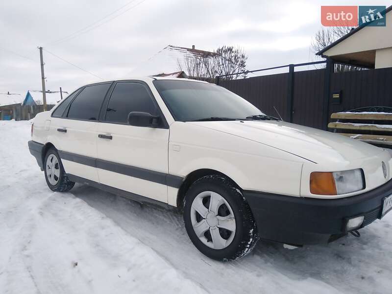 Седан Volkswagen Passat 1990 в Сумах