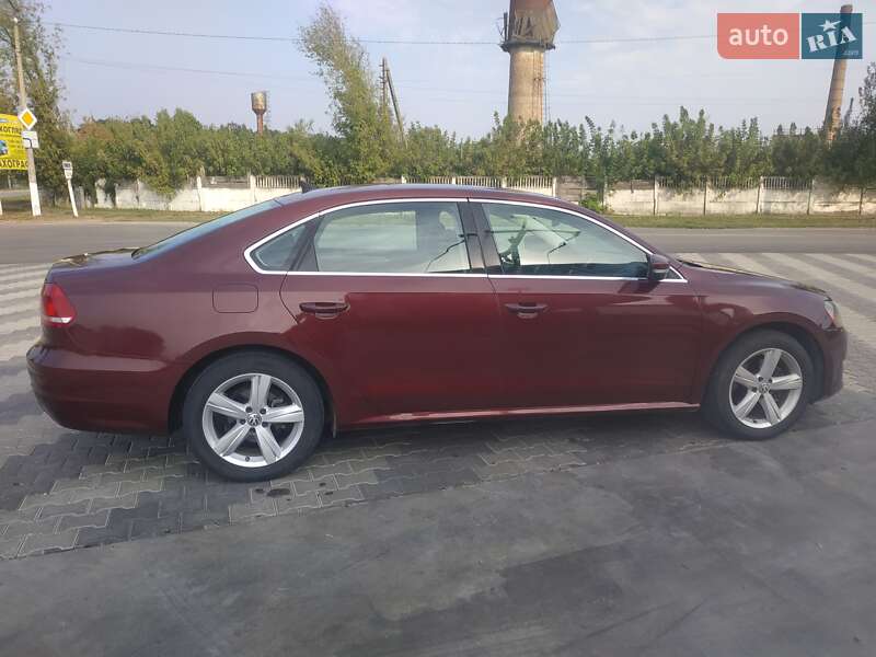 Седан Volkswagen Passat 2013 в Рокитному