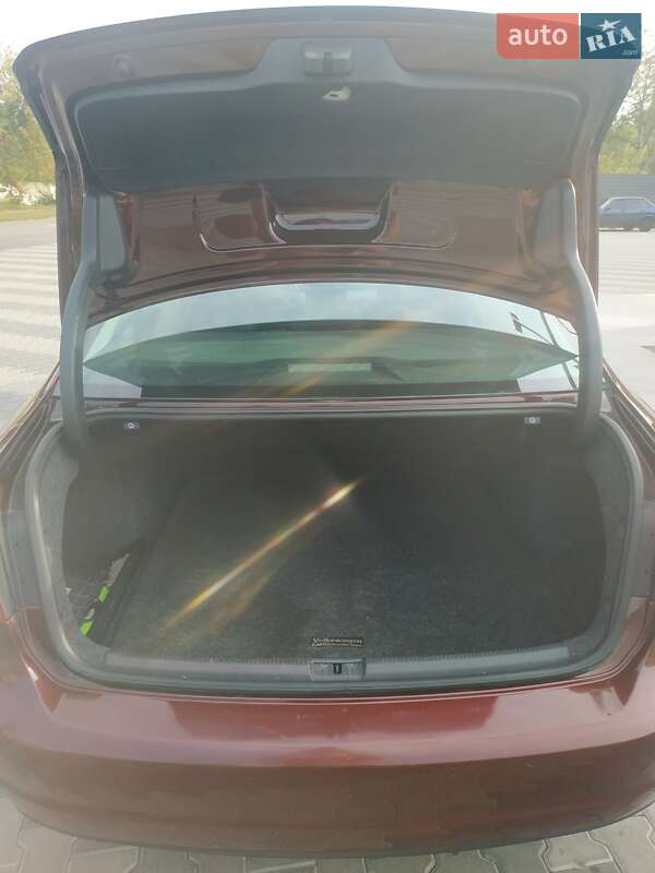 Седан Volkswagen Passat 2013 в Рокитному