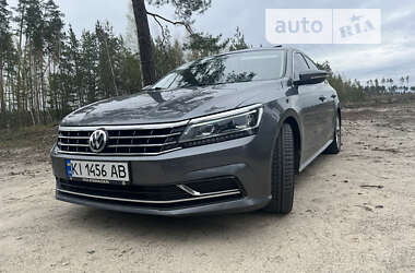 Седан Volkswagen Passat 2017 в Киеве