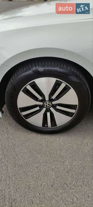 Универсал Volkswagen Passat 2021 в Харькове