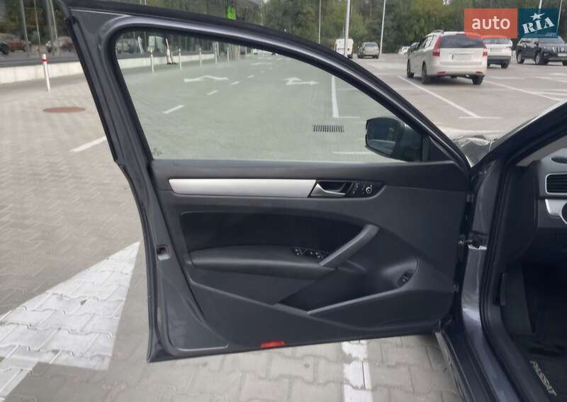 Седан Volkswagen Passat 2013 в Киеве